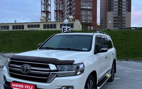 Toyota Land Cruiser 200, 2018 год, 7 400 000 рублей, 2 фотография