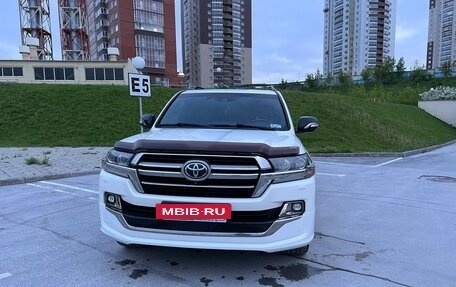 Toyota Land Cruiser 200, 2018 год, 7 400 000 рублей, 9 фотография