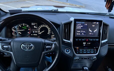 Toyota Land Cruiser 200, 2018 год, 7 400 000 рублей, 28 фотография