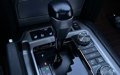 Toyota Land Cruiser 200, 2018 год, 7 400 000 рублей, 30 фотография