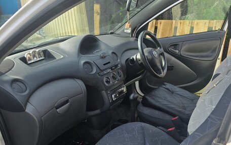 Toyota Vitz, 2003 год, 300 000 рублей, 6 фотография