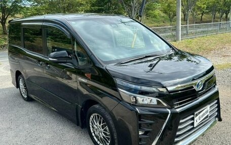 Toyota Voxy III, 2016 год, 1 690 000 рублей, 4 фотография