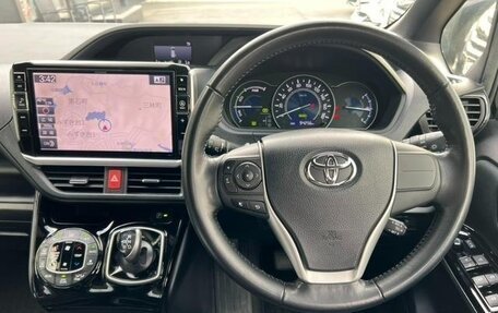 Toyota Voxy III, 2016 год, 1 690 000 рублей, 12 фотография