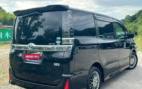 Toyota Voxy III, 2016 год, 1 690 000 рублей, 3 фотография