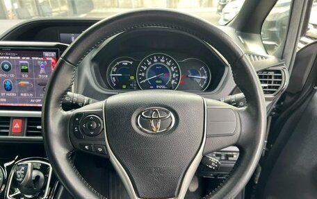 Toyota Voxy III, 2016 год, 1 690 000 рублей, 16 фотография