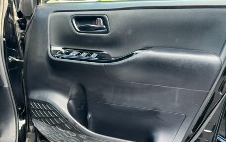 Toyota Voxy III, 2016 год, 1 690 000 рублей, 17 фотография