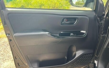 Toyota Voxy III, 2016 год, 1 690 000 рублей, 19 фотография