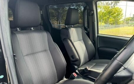 Toyota Voxy III, 2016 год, 1 690 000 рублей, 18 фотография