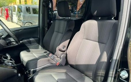 Toyota Voxy III, 2016 год, 1 690 000 рублей, 20 фотография