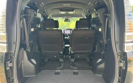 Toyota Voxy III, 2016 год, 1 690 000 рублей, 22 фотография