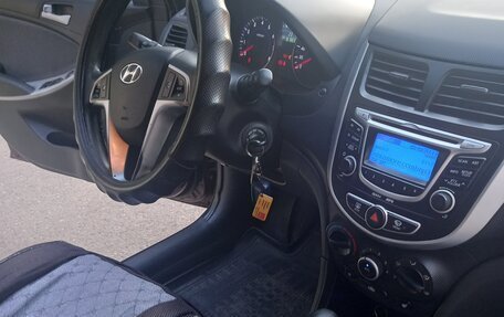 Hyundai Solaris II рестайлинг, 2012 год, 690 000 рублей, 10 фотография