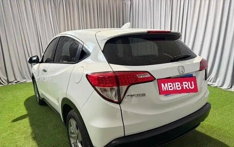 Honda Vezel, 2022 год, 1 370 000 рублей, 5 фотография