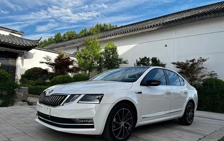 Skoda Octavia, 2018 год, 1 119 027 рублей, 2 фотография