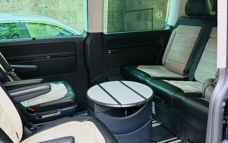 Volkswagen Multivan T6 рестайлинг, 2018 год, 4 500 000 рублей, 8 фотография