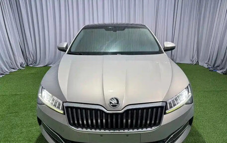 Skoda Superb III рестайлинг, 2022 год, 2 100 000 рублей, 2 фотография