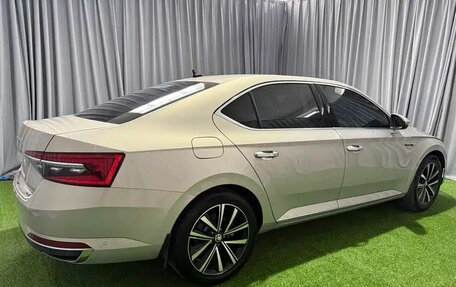 Skoda Superb III рестайлинг, 2022 год, 2 100 000 рублей, 5 фотография