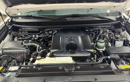 Toyota Land Cruiser Prado 150 рестайлинг 2, 2021 год, 4 999 000 рублей, 9 фотография
