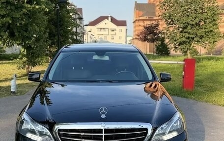 Mercedes-Benz E-Класс, 2013 год, 1 390 000 рублей, 2 фотография