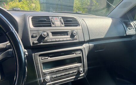 Skoda Fabia II, 2011 год, 650 000 рублей, 14 фотография
