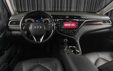 Toyota Camry, 2019 год, 2 699 000 рублей, 6 фотография