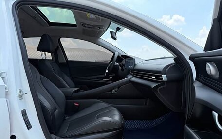Hyundai Elantra, 2023 год, 1 720 000 рублей, 10 фотография