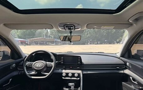 Hyundai Elantra, 2023 год, 1 720 000 рублей, 16 фотография