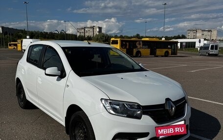 Renault Sandero II рестайлинг, 2019 год, 850 000 рублей, 2 фотография