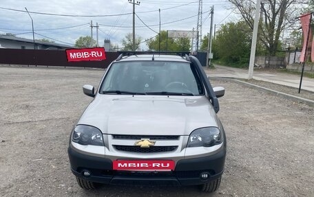Chevrolet Niva I рестайлинг, 2018 год, 840 000 рублей, 3 фотография