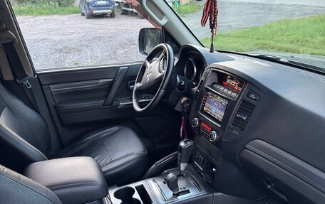 Mitsubishi Pajero IV, 2013 год, 2 490 000 рублей, 11 фотография