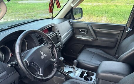 Mitsubishi Pajero IV, 2013 год, 2 490 000 рублей, 13 фотография