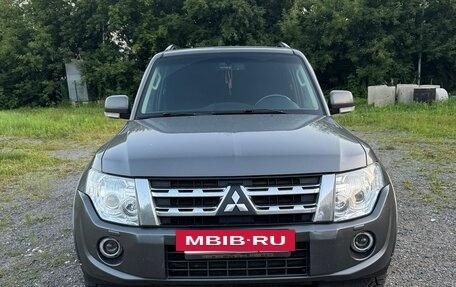 Mitsubishi Pajero IV, 2013 год, 2 490 000 рублей, 3 фотография