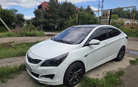 Hyundai Solaris II рестайлинг, 2015 год, 820 000 рублей, 2 фотография
