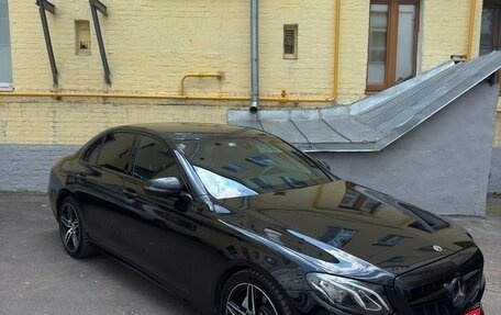 Mercedes-Benz E-Класс, 2018 год, 3 000 000 рублей, 4 фотография