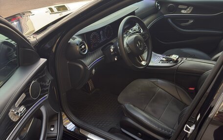 Mercedes-Benz E-Класс, 2018 год, 3 000 000 рублей, 9 фотография