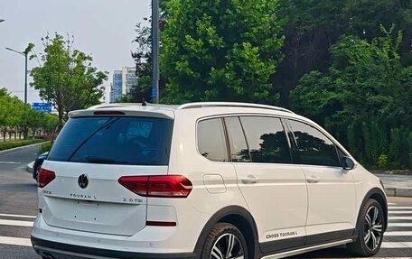 Volkswagen Touran III, 2022 год, 1 590 000 рублей, 5 фотография