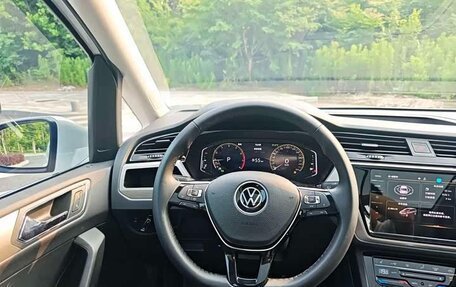 Volkswagen Touran III, 2022 год, 1 590 000 рублей, 9 фотография