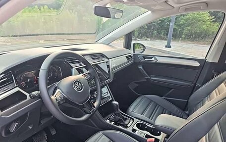 Volkswagen Touran III, 2022 год, 1 590 000 рублей, 8 фотография