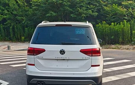 Volkswagen Touran III, 2022 год, 1 590 000 рублей, 4 фотография