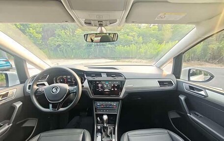 Volkswagen Touran III, 2022 год, 1 590 000 рублей, 13 фотография