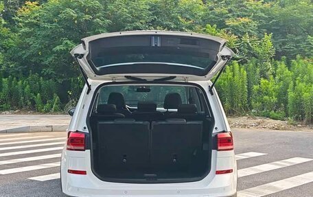 Volkswagen Touran III, 2022 год, 1 590 000 рублей, 21 фотография