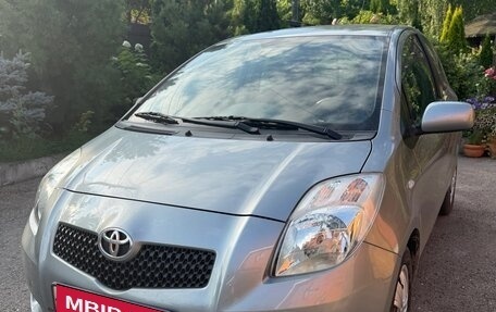 Toyota Yaris III рестайлинг, 2008 год, 600 000 рублей, 1 фотография