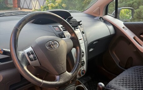 Toyota Yaris III рестайлинг, 2008 год, 600 000 рублей, 3 фотография