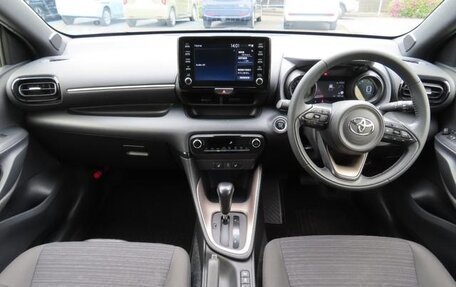 Toyota Yaris, 2023 год, 1 150 400 рублей, 16 фотография