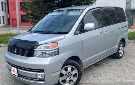 Toyota Voxy II, 2004 год, 1 050 000 рублей, 2 фотография