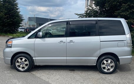 Toyota Voxy II, 2004 год, 1 050 000 рублей, 5 фотография