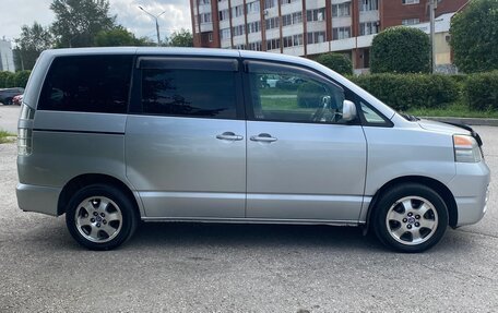 Toyota Voxy II, 2004 год, 1 050 000 рублей, 3 фотография