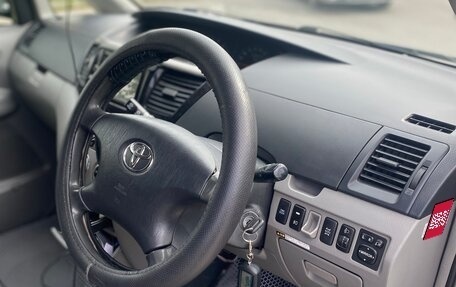 Toyota Voxy II, 2004 год, 1 050 000 рублей, 7 фотография