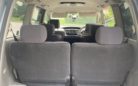 Toyota Voxy II, 2004 год, 1 050 000 рублей, 13 фотография