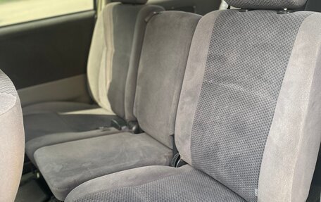 Toyota Voxy II, 2004 год, 1 050 000 рублей, 22 фотография