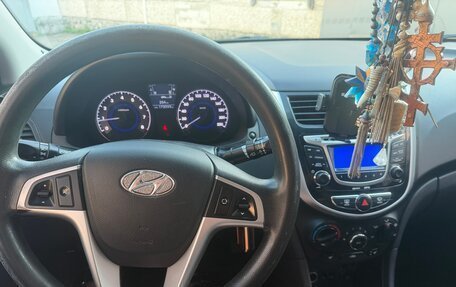 Hyundai Solaris II рестайлинг, 2011 год, 750 000 рублей, 5 фотография